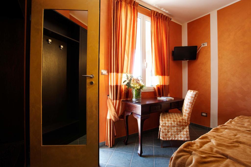 Camera Matrimoniale/Doppia con Letti Singoli con Bagno Privato